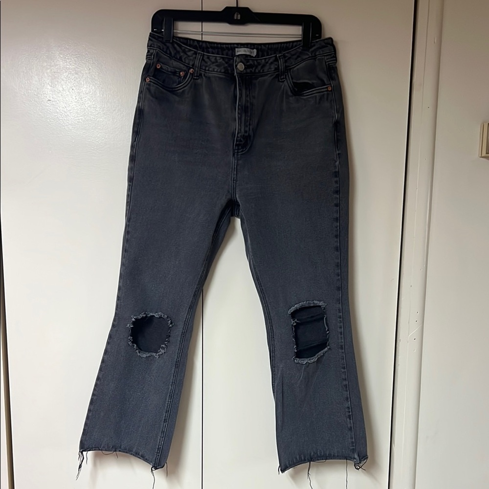 Avec Les Filles Gray Cropped Ankle Jeans with Distressed Details